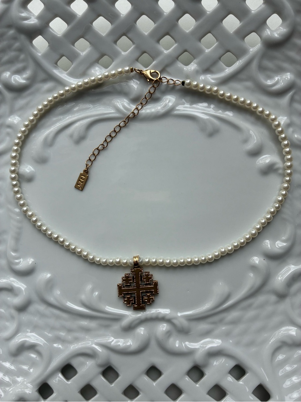 1928 Vintage Pearl Choker Necklace with Gold Cross Pendant